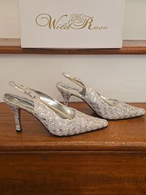 Wild Rose Women's Glitter Slingback Heels in Light Silver Glitter and Lace